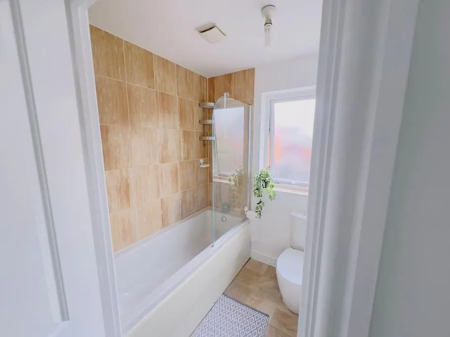 Noah Suite By Koya Homes - 2-Bed Apartment, Cardiff City Stadium View & Free Parking 0*,