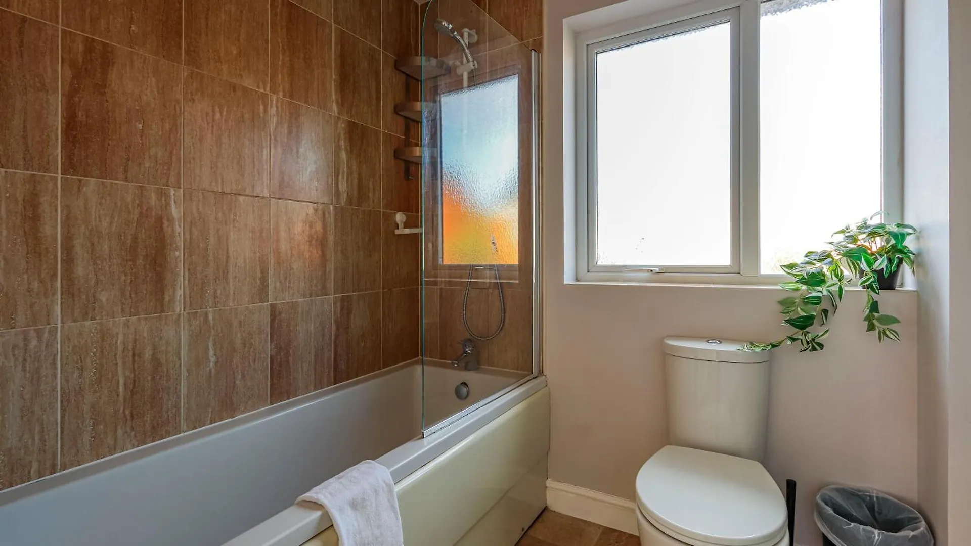 Noah Suite By Koya Homes - 2-Bed Apartment, Cardiff City Stadium View & Free Parking Holiday home