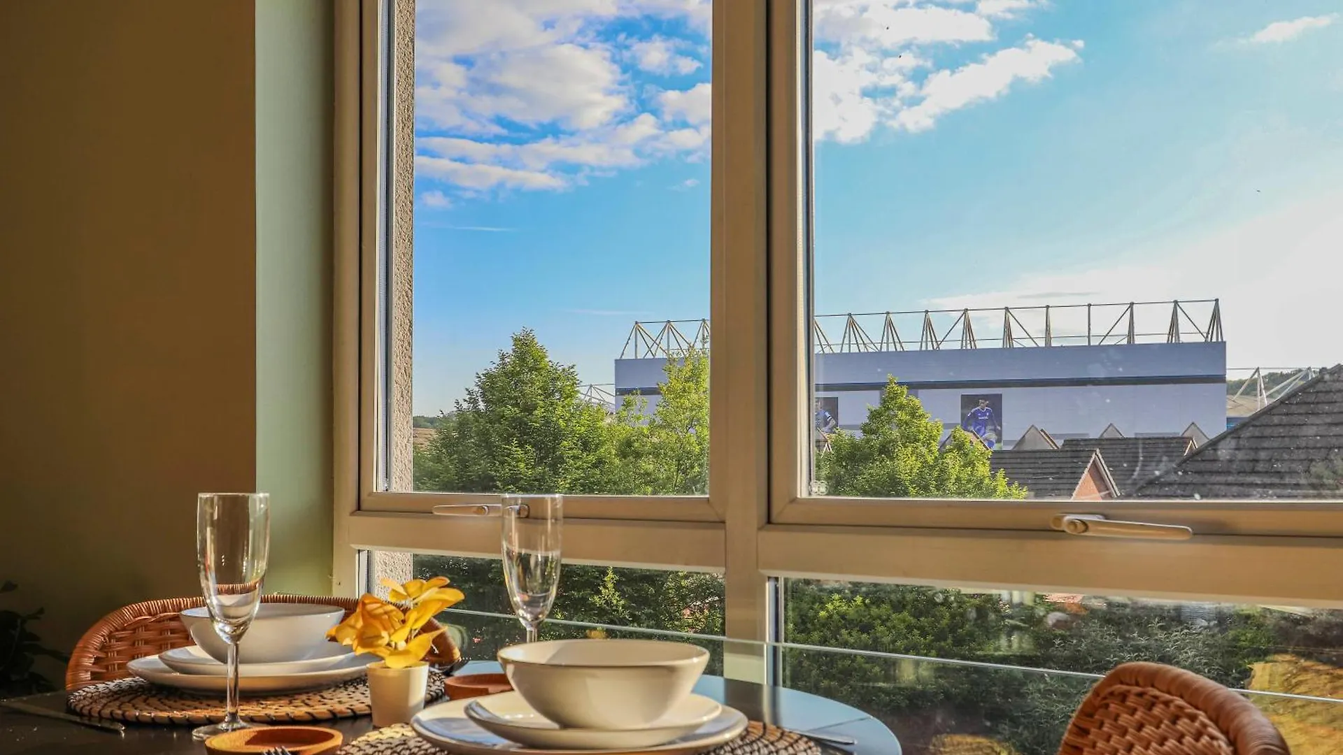 Noah Suite By Koya Homes - 2-Bed Apartment, Cardiff City Stadium View & Free Parking