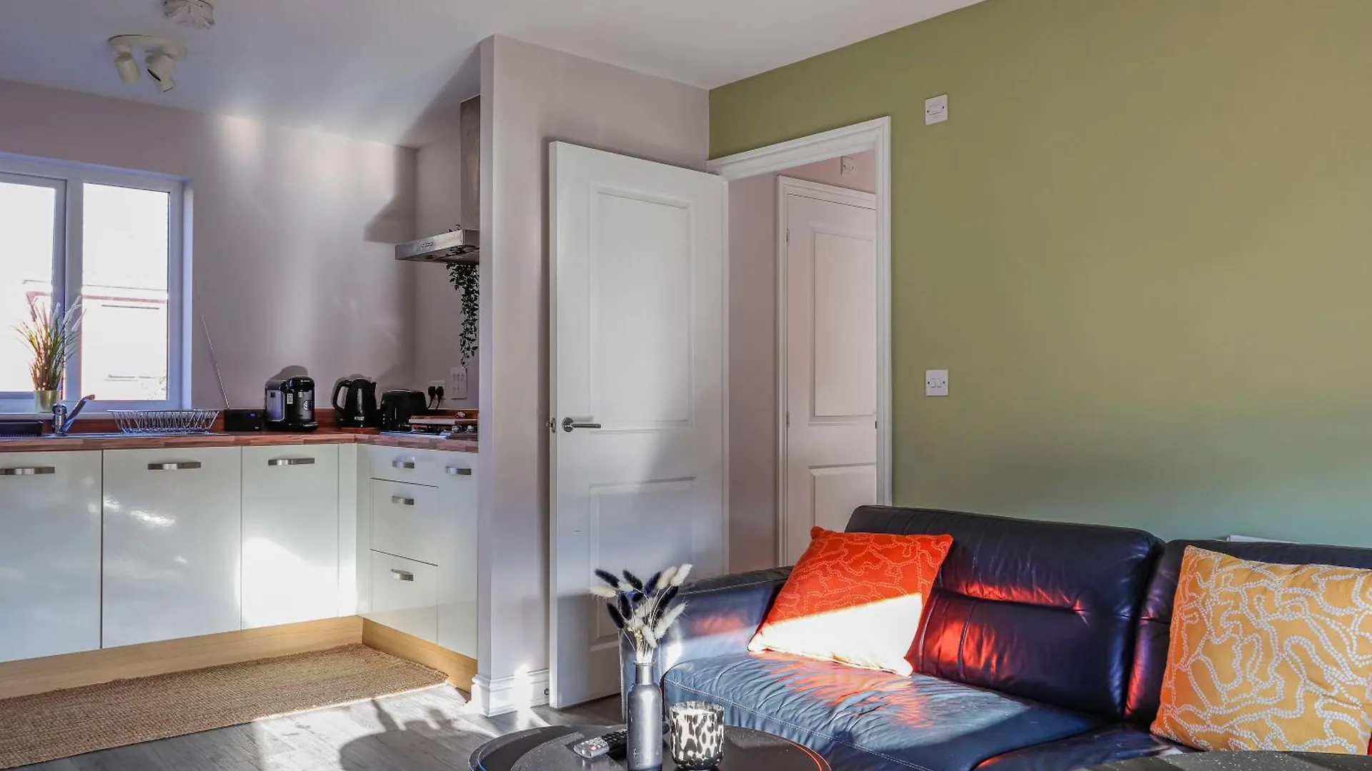 Noah Suite By Koya Homes - 2-Bed Apartment, Cardiff City Stadium View & Free Parking