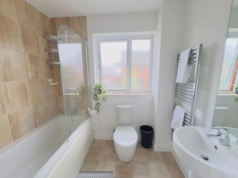 Noah Suite By Koya Homes - 2-Bed Apartment, Cardiff City Stadium View & Free Parking 0*,  United Kingdom