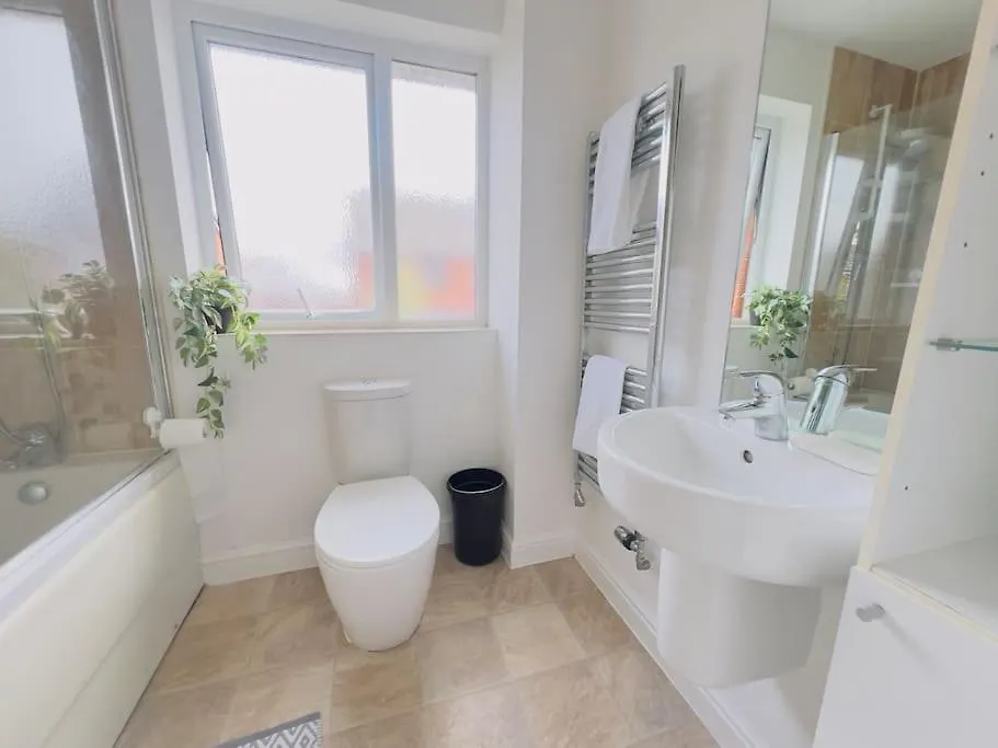 Noah Suite By Koya Homes - 2-Bed Apartment, Cardiff City Stadium View & Free Parking Holiday home